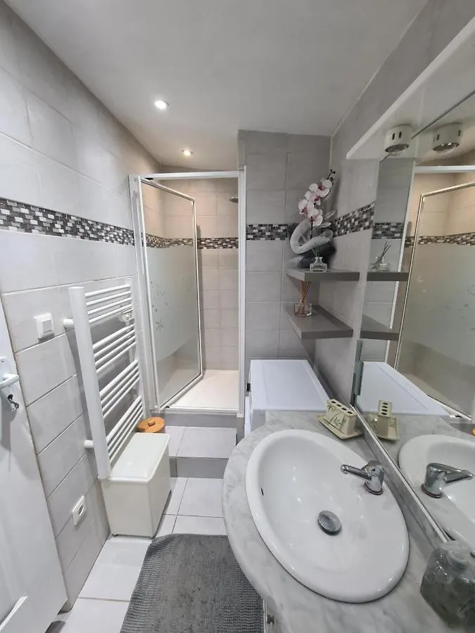 Appartement Dépendance de 30m² dans maison avec entrée privée à Six-Fours-les-Plages