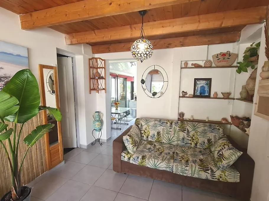 Appartement Dépendance de 30m² dans maison avec entrée privée à Six-Fours-les-Plages France